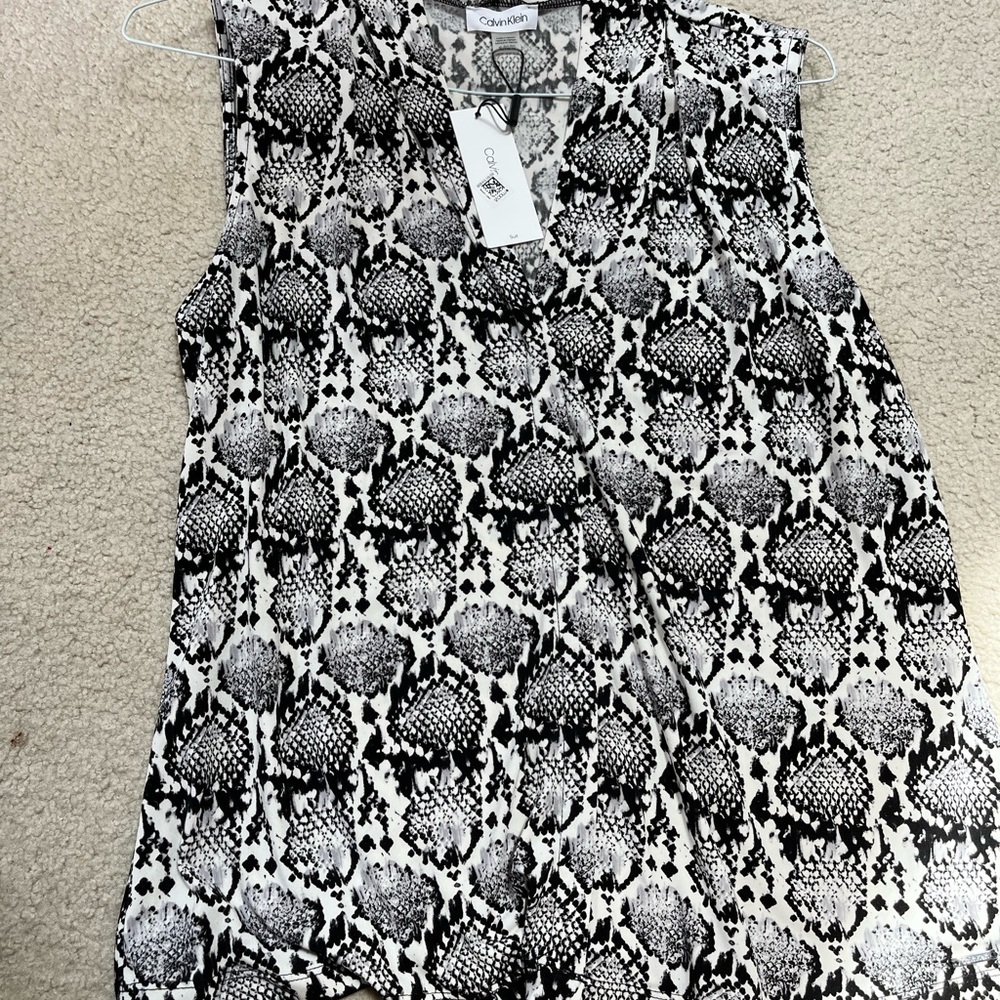 Calvin Klein XL sleeveless top. Black and off white. New with tags. Never worn.